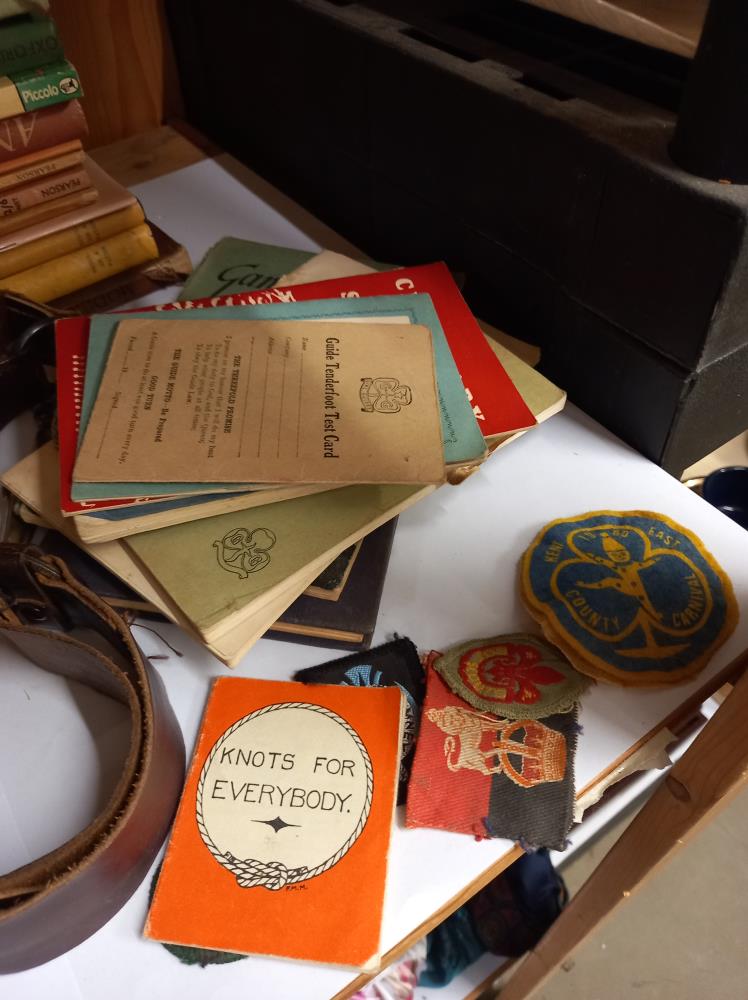 A quantity of vintage scouting books, Girl guide items, badges, belt and knives - Image 6 of 9