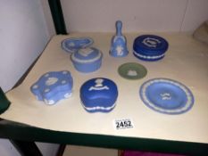 8 pieces of Wedgwood Jasperware in various colours