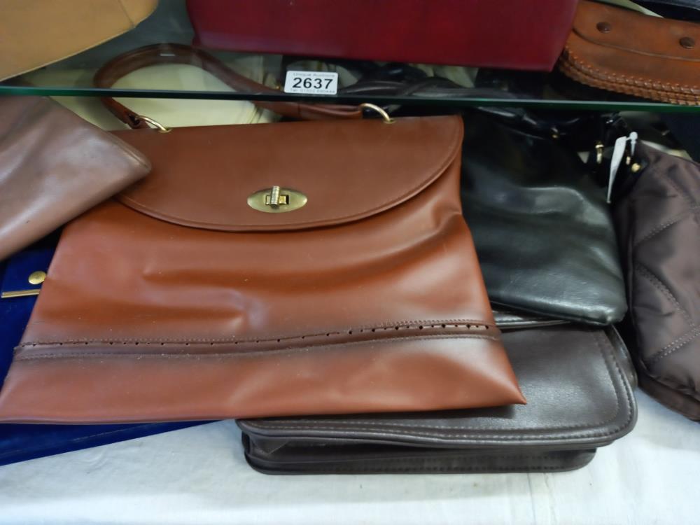 A good lot of handbags including many Vintage. Collect Only - Image 5 of 6