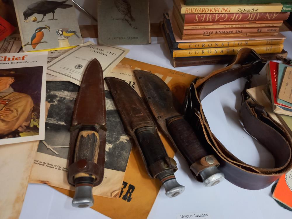 A quantity of vintage scouting books, Girl guide items, badges, belt and knives - Image 4 of 9