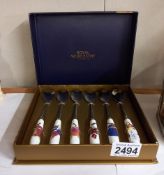 A boxed Royal Worcester Evesham gold set of 6 tea spoons