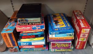 A good lot of vintage games, completeness unknown COLLECT ONLY