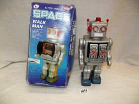 A boxed battery operated tinplate space walk man robot