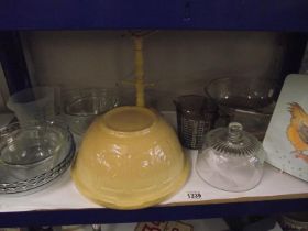 A Mason and Cash mixing bowl, Pyrex dishes etc COLLECT ONLY