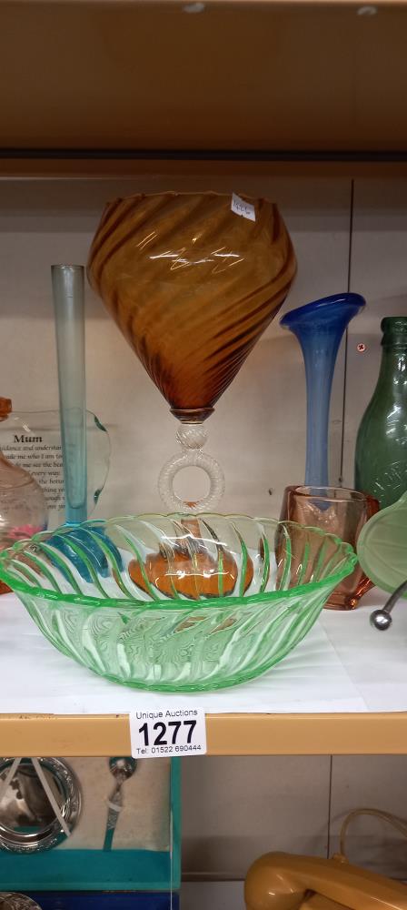 A mixed lot of coloured glass including, decanter, bowl, glasses etc COLLECT ONLY - Image 3 of 4