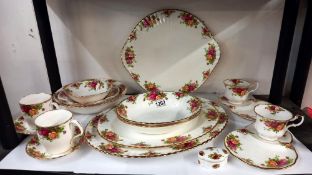 18 pieces of Royal Albert Old Country Roses (small bowl, soup bowl & sandwich plate with cup on