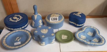 8 pieces of Wedgwood Jasperware in various colours COLLECT ONLY