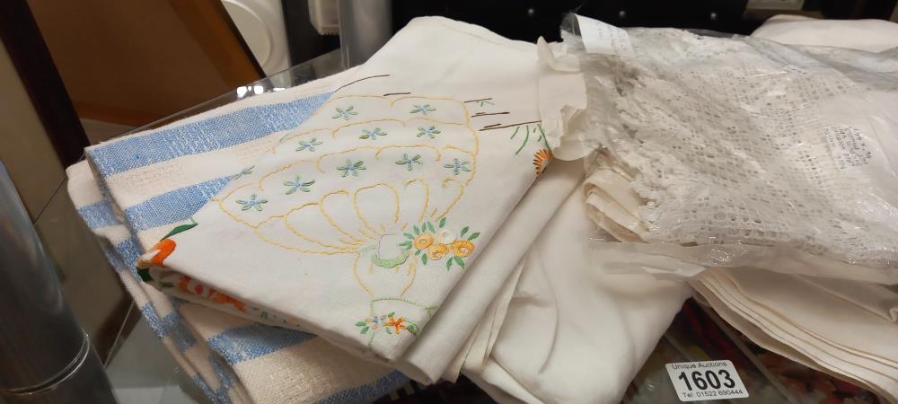 7 vintage tablecloths - Image 2 of 3