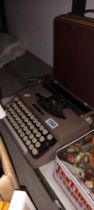 A Vintage Signature 100 Typewriter COLLECT ONLY