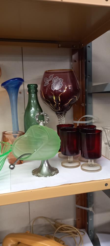 A mixed lot of coloured glass including, decanter, bowl, glasses etc COLLECT ONLY - Image 4 of 4