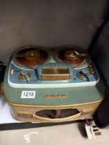 A vintage Grundig TK20 reel to reel tape recorder COLLECT ONLY