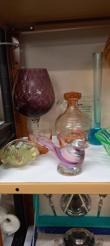 A mixed lot of coloured glass including, decanter, bowl, glasses etc COLLECT ONLY - Image 2 of 4