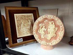 A Bradex Shakespearian lovers Romeo and Juliet plaque (boxed) and 3D relief plaque COLLECT ONLY