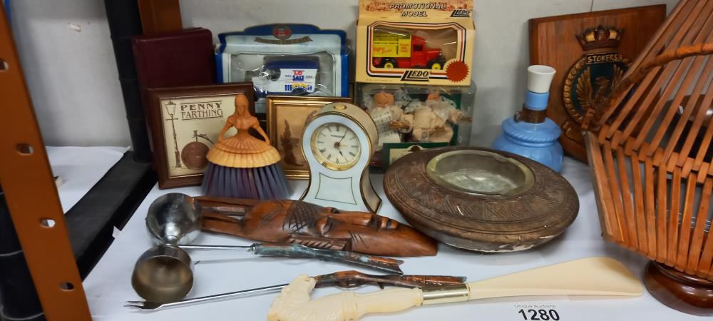 A mixed lot including shoe horn, crumb brush, die cast etc COLLECT ONLY - Image 2 of 3