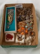 A mixed lot of vintage costume jewellery