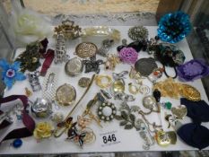 A good lot of brooches and other costume jewellery.