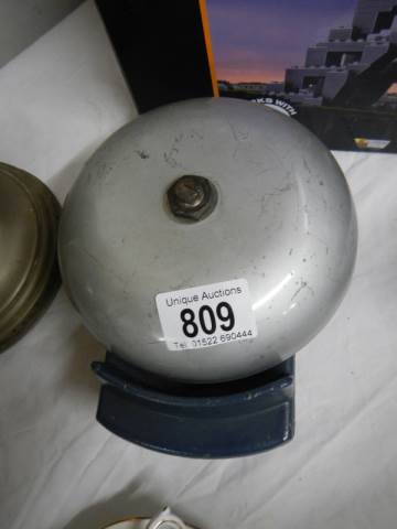 An old industrial alarm bell. - Image 2 of 3