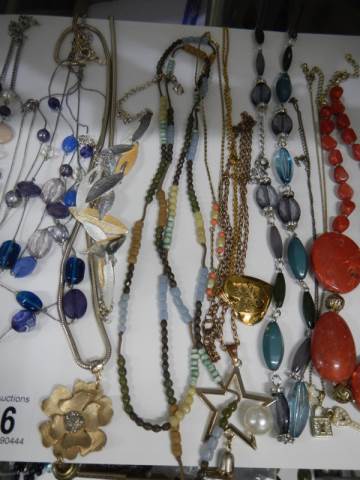 A good lot of necklaces etc., - Image 3 of 4