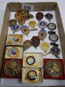 A good mixed lot of badges and medallions.