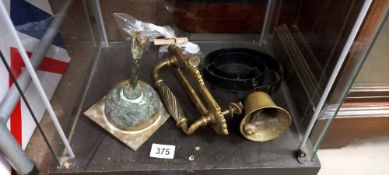 A quantity of brass/metal items including bell, door handle etc
