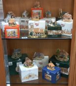 A good lot of Lilliput Lane cottages, 15 boxed and 1 unboxed