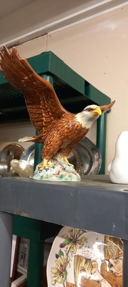 A Beswick golden eagle (foot a/f but sympathetic repair) and a Requena dove - Image 2 of 3