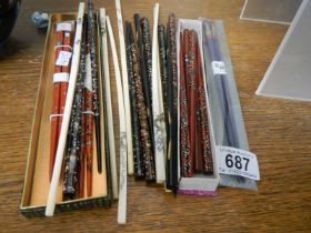 A mixed lot of chopsticks.