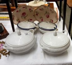 2 lidded tureens, 2 gravy/sauce lidded dishes and a pair of vintage dishes COLLECT ONLY