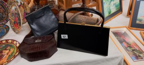 A quantity of vintage handbags including snakeskin