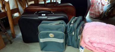2 good suitcases and 2 flight bags COLLECT ONLY