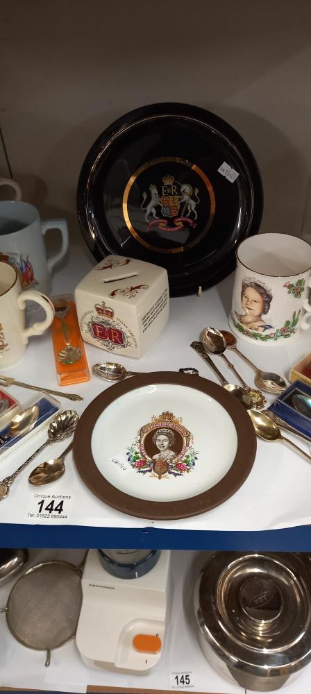 A quantity of royalty commemorative ware, including plates, cups, spoons and a money box - Image 3 of 4