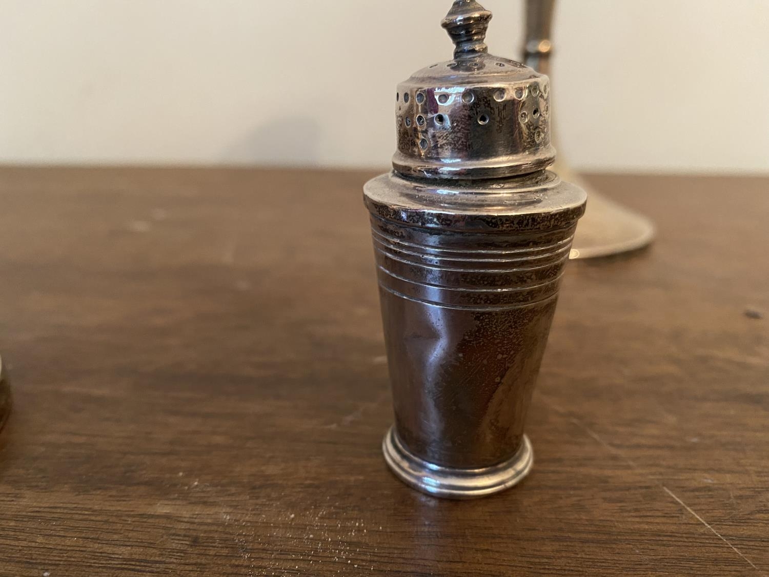 Pair of English silver candlesticks Hallmarked in Birmingham 1931 -32, L. Smith & Co { 14cm H } - Image 4 of 5