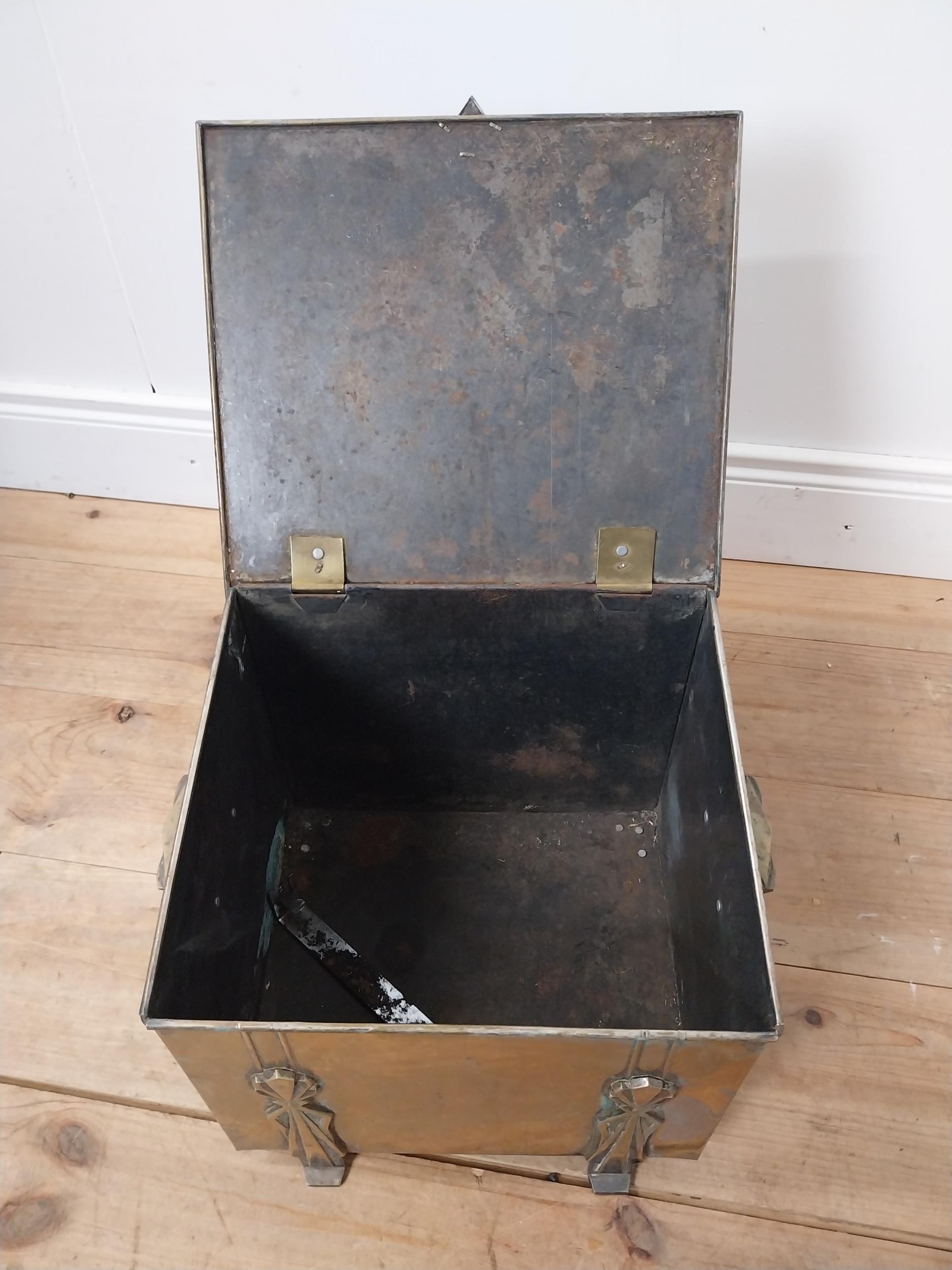 Edwardian brass coal box {32cm H x 38cm W x 30cm D} - Bild 5 aus 5