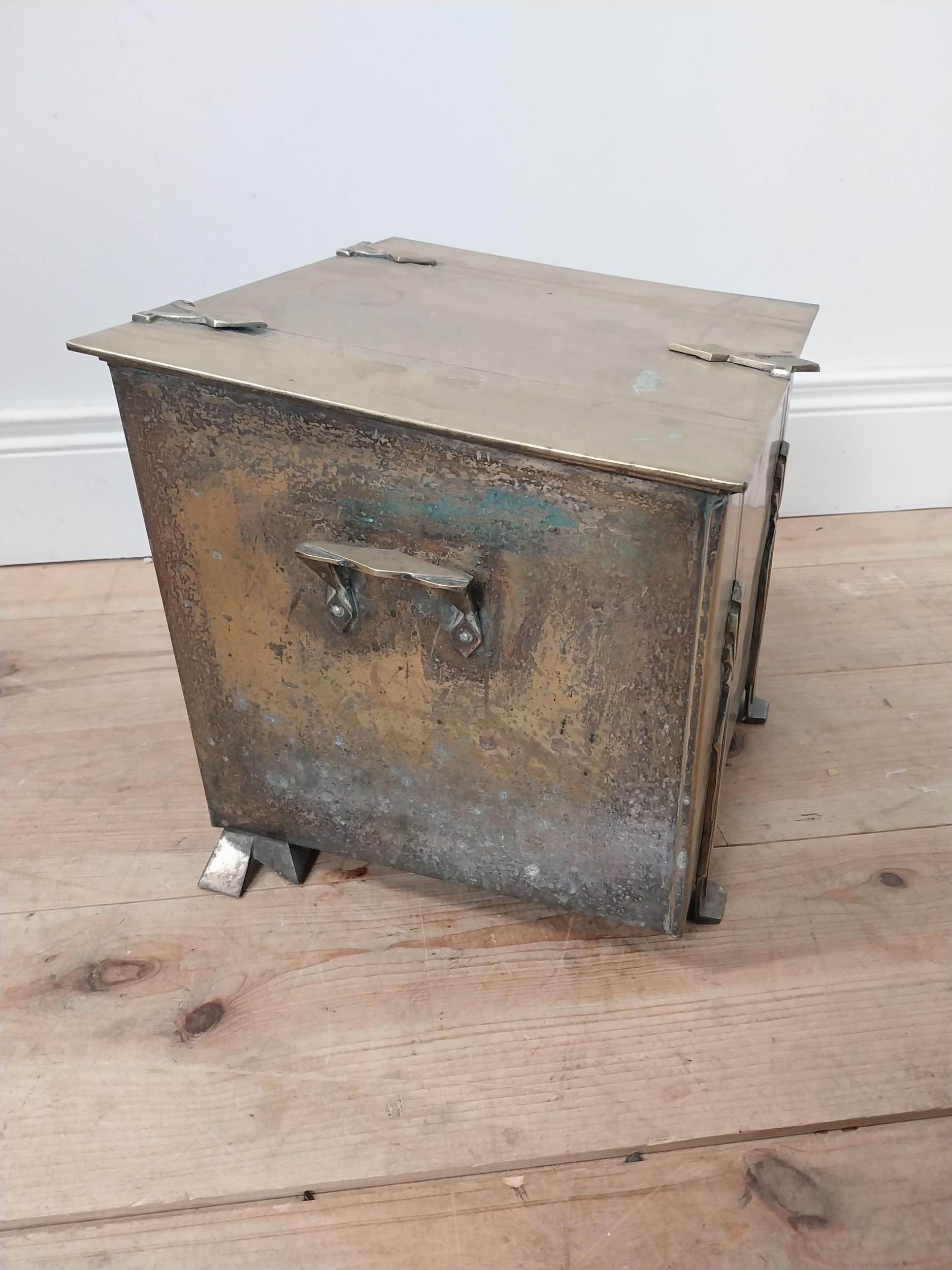 Edwardian brass coal box {32cm H x 38cm W x 30cm D} - Bild 4 aus 5