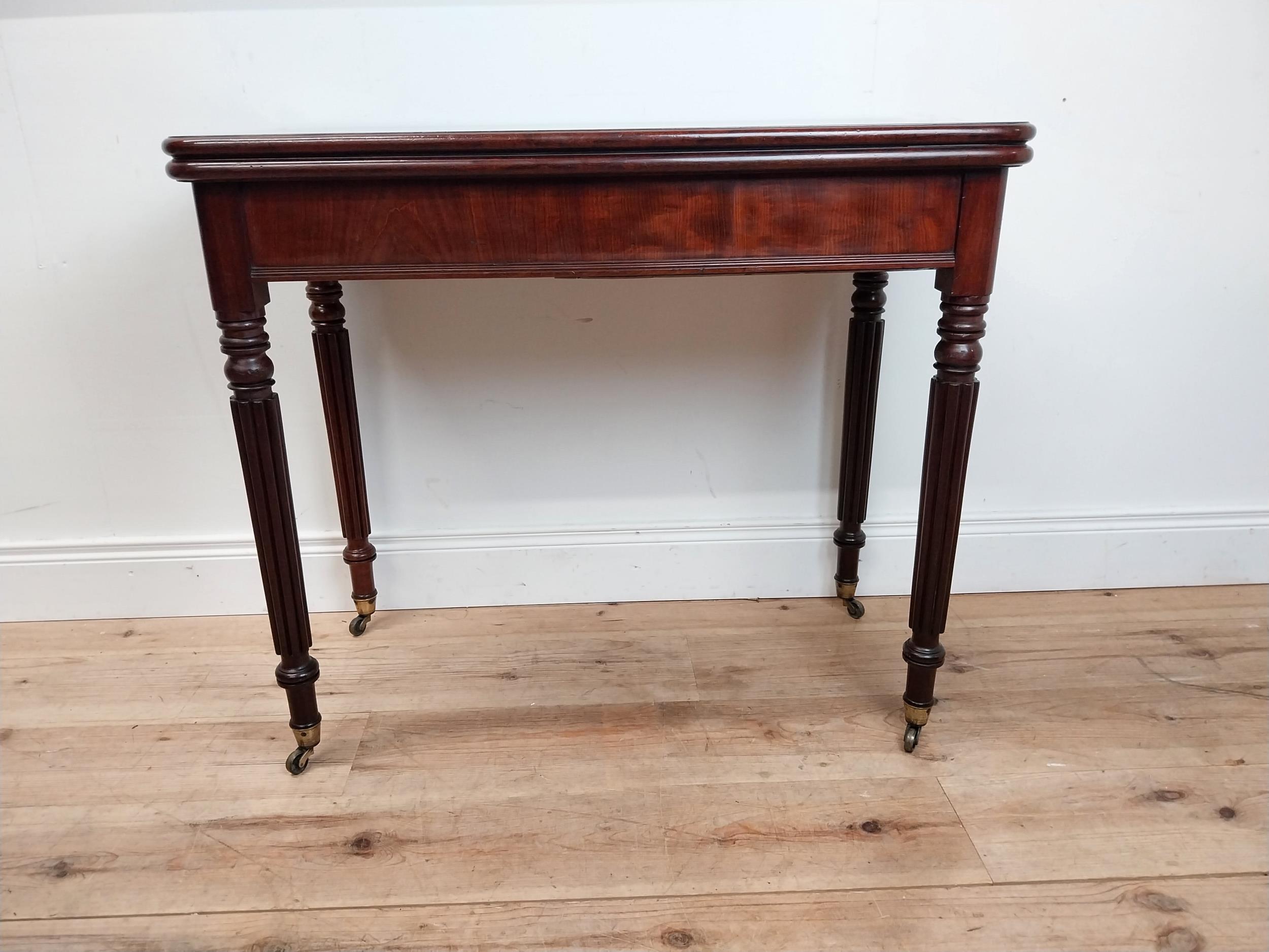 Good quality William IV mahogany and rosewood turn over leaf tea table raised on reeded legs and