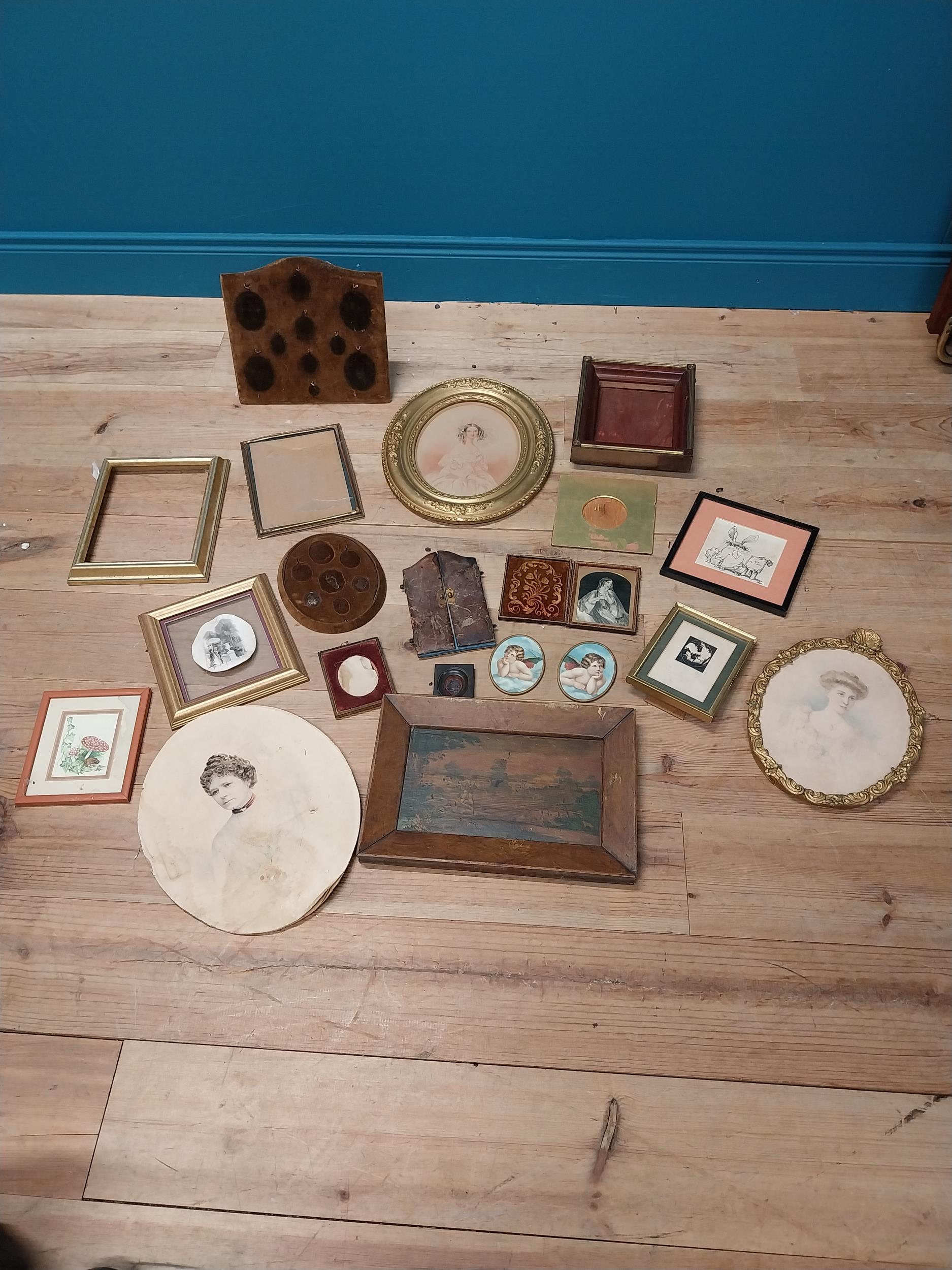 Miscellaneous collection of picture frames.