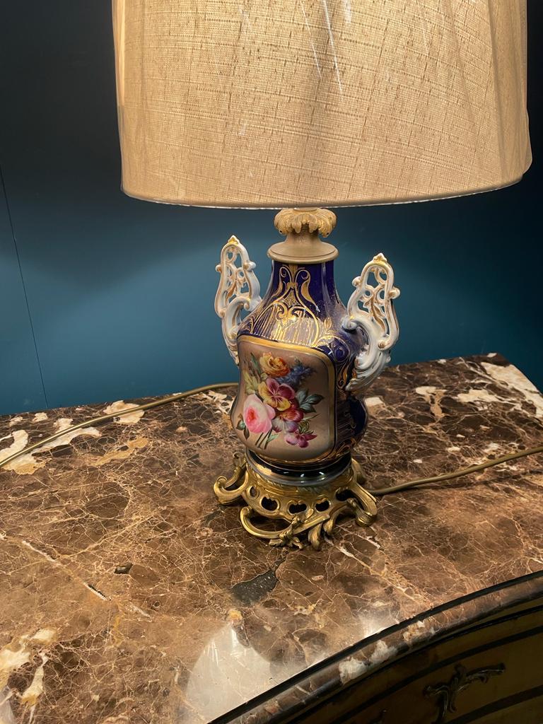 Pair of 19th. C. hand painted ceramic table lamps mounted on gilded bases the cartouches decorated - Image 3 of 3