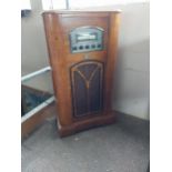 Vintage walnut veneered classic collectors addition radio in the American style {92 cm H x 50 cm W x