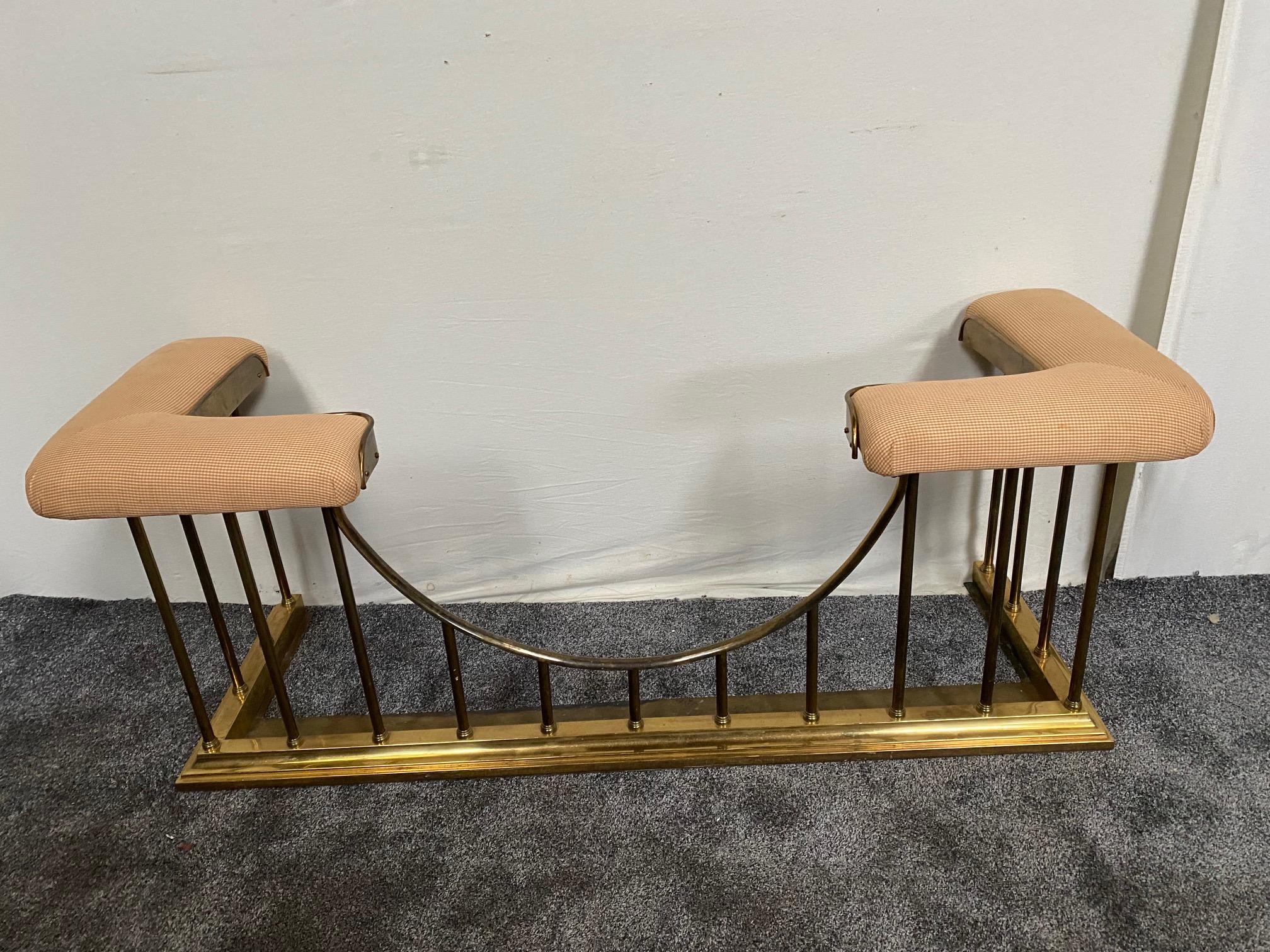 Brass club fender with upholstered seat. {56 cm H x 134 cm W x 44 cm D}.