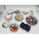 Miscellaneous collection of ceramic souvenir ware and tea plates.