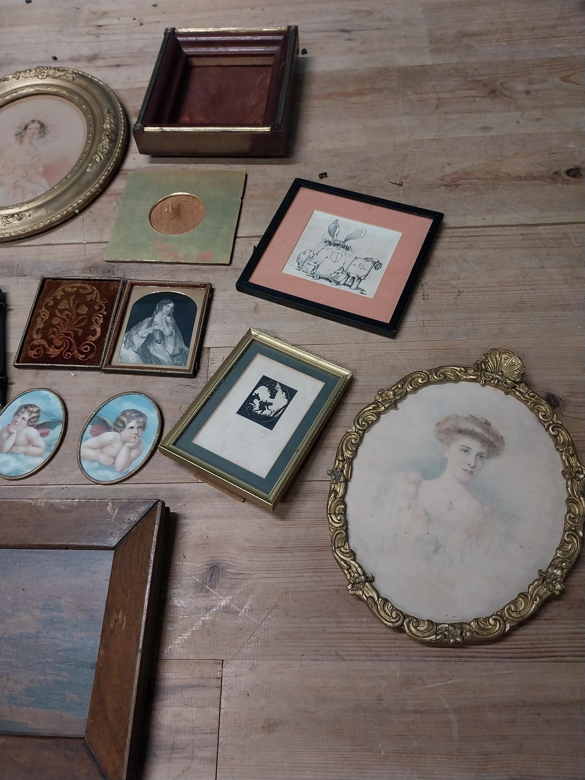 Miscellaneous collection of picture frames. - Image 2 of 6