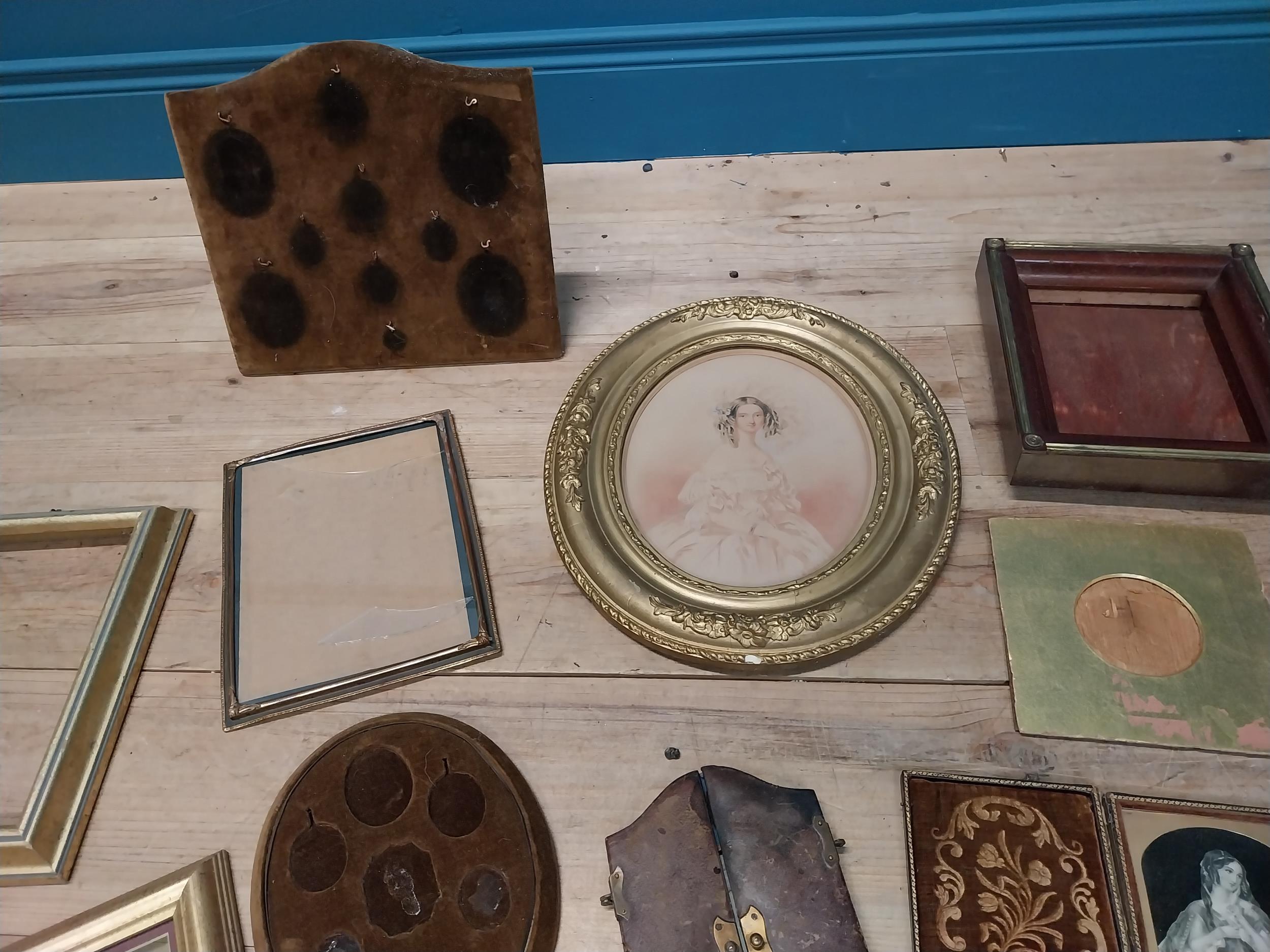 Miscellaneous collection of picture frames. - Image 6 of 6