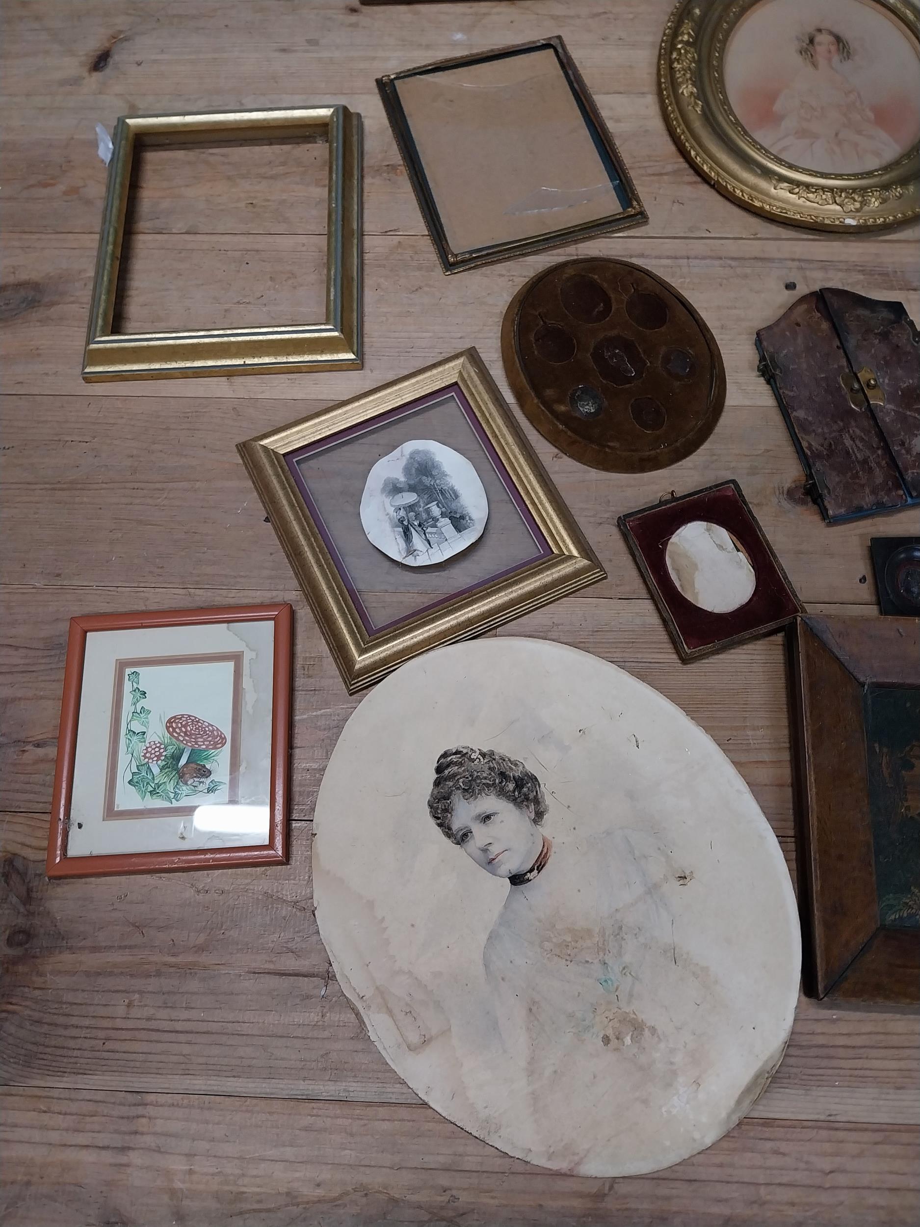 Miscellaneous collection of picture frames. - Image 4 of 6