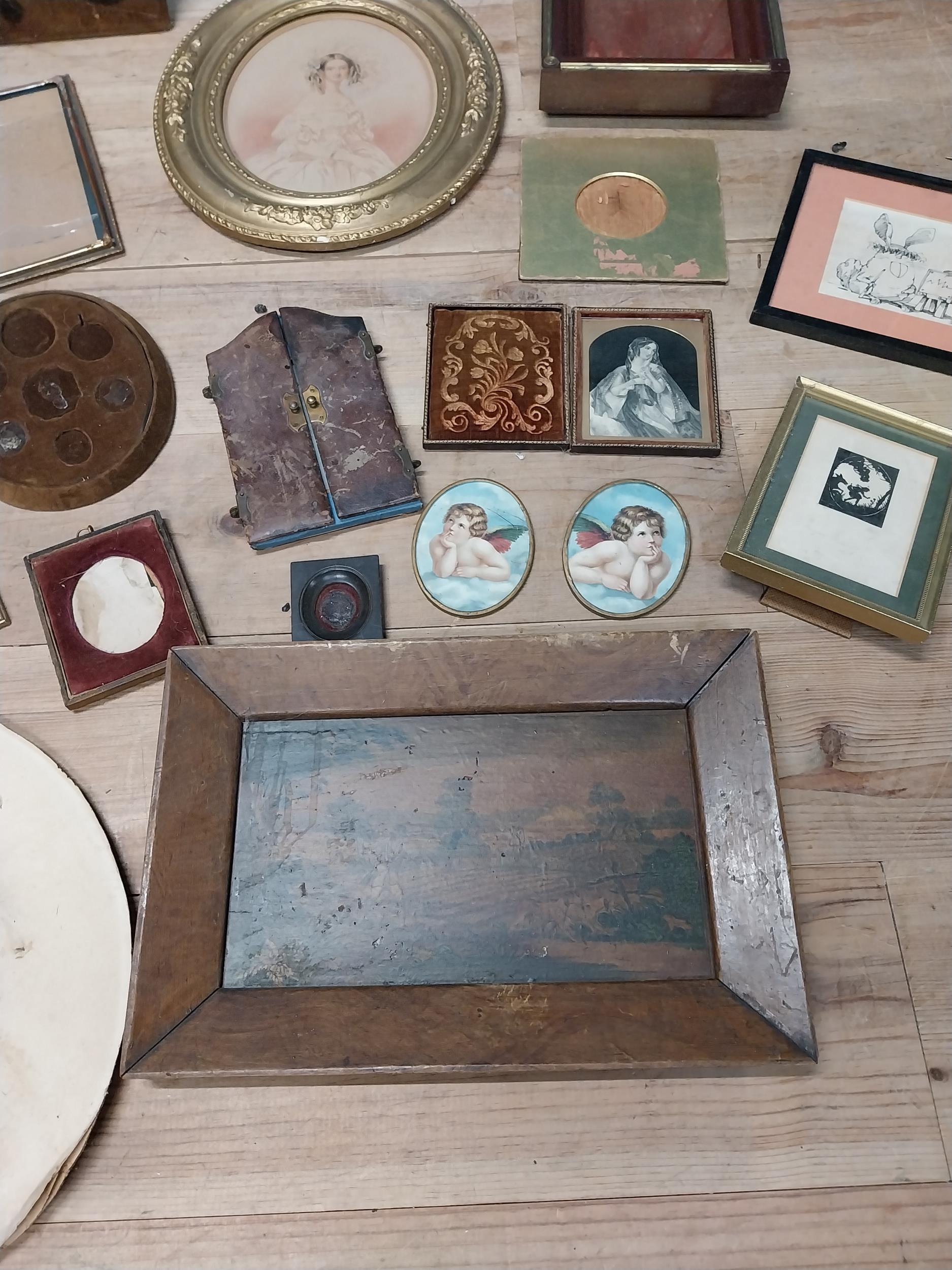 Miscellaneous collection of picture frames. - Image 3 of 6