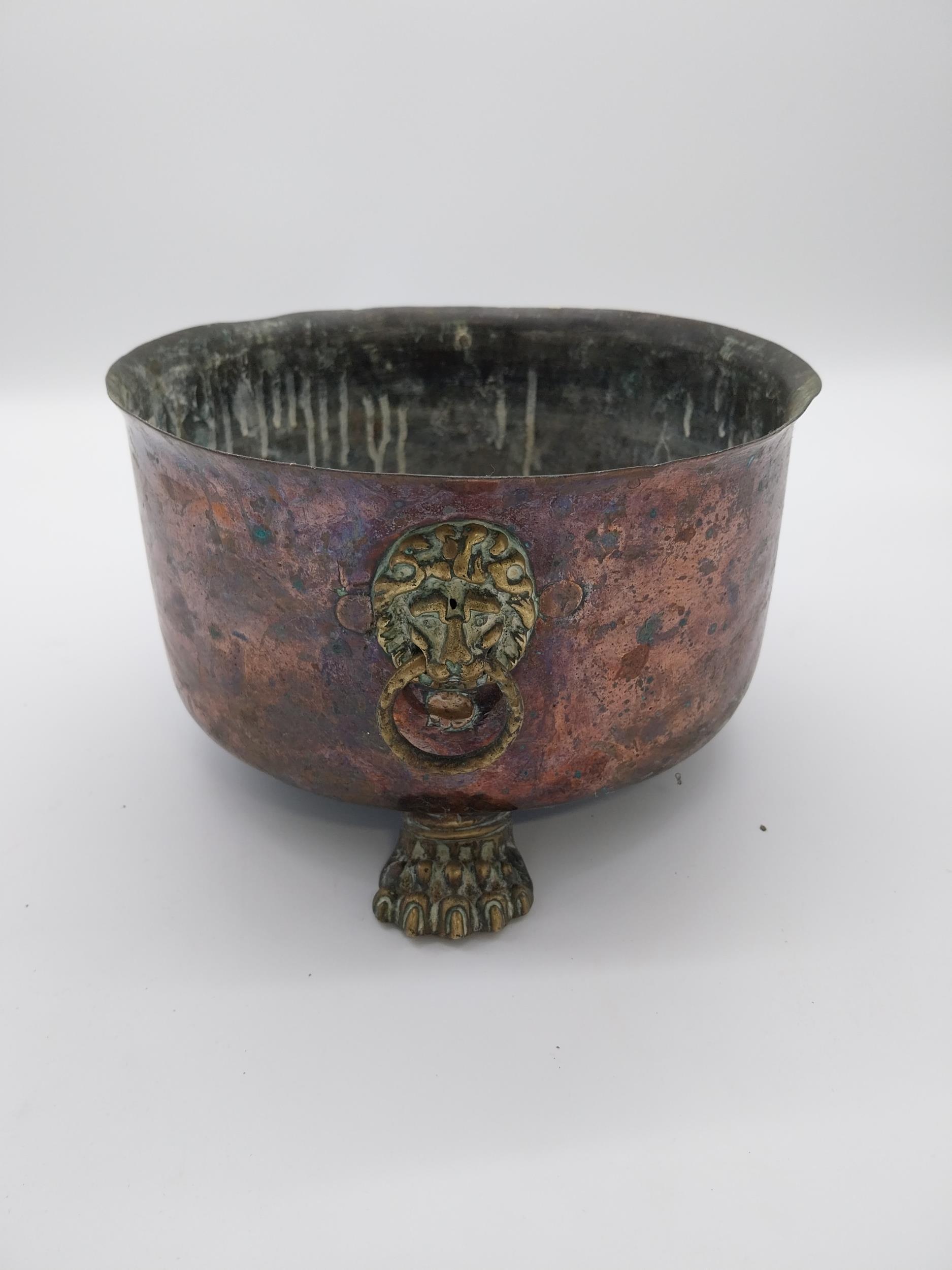 19th C. copper and brass jardinière decorated with lions masks raised on lions paw feet {14 cm H x - Image 2 of 2