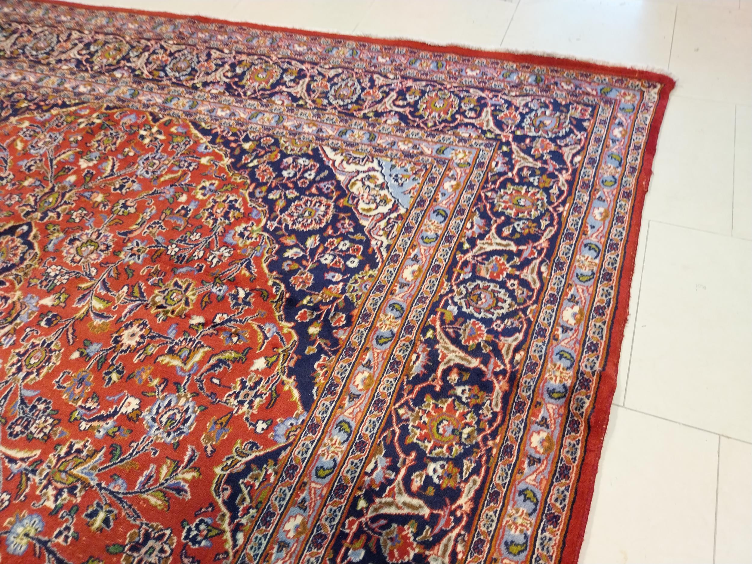 Good quality decorative Persian Keshann carpet square {400cm L x 300cm W} - Image 4 of 6