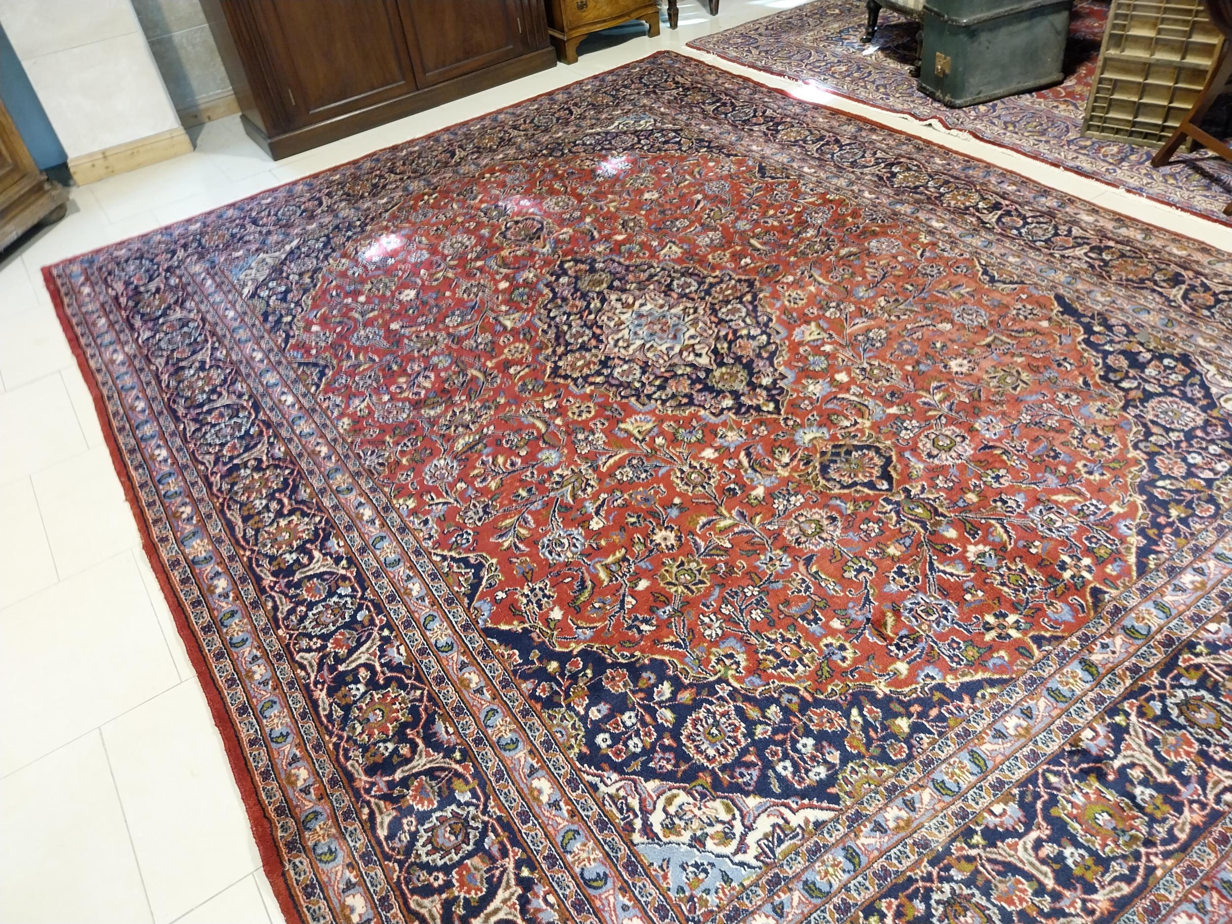 Good quality decorative Persian Keshann carpet square {400cm L x 300cm W} - Image 2 of 6