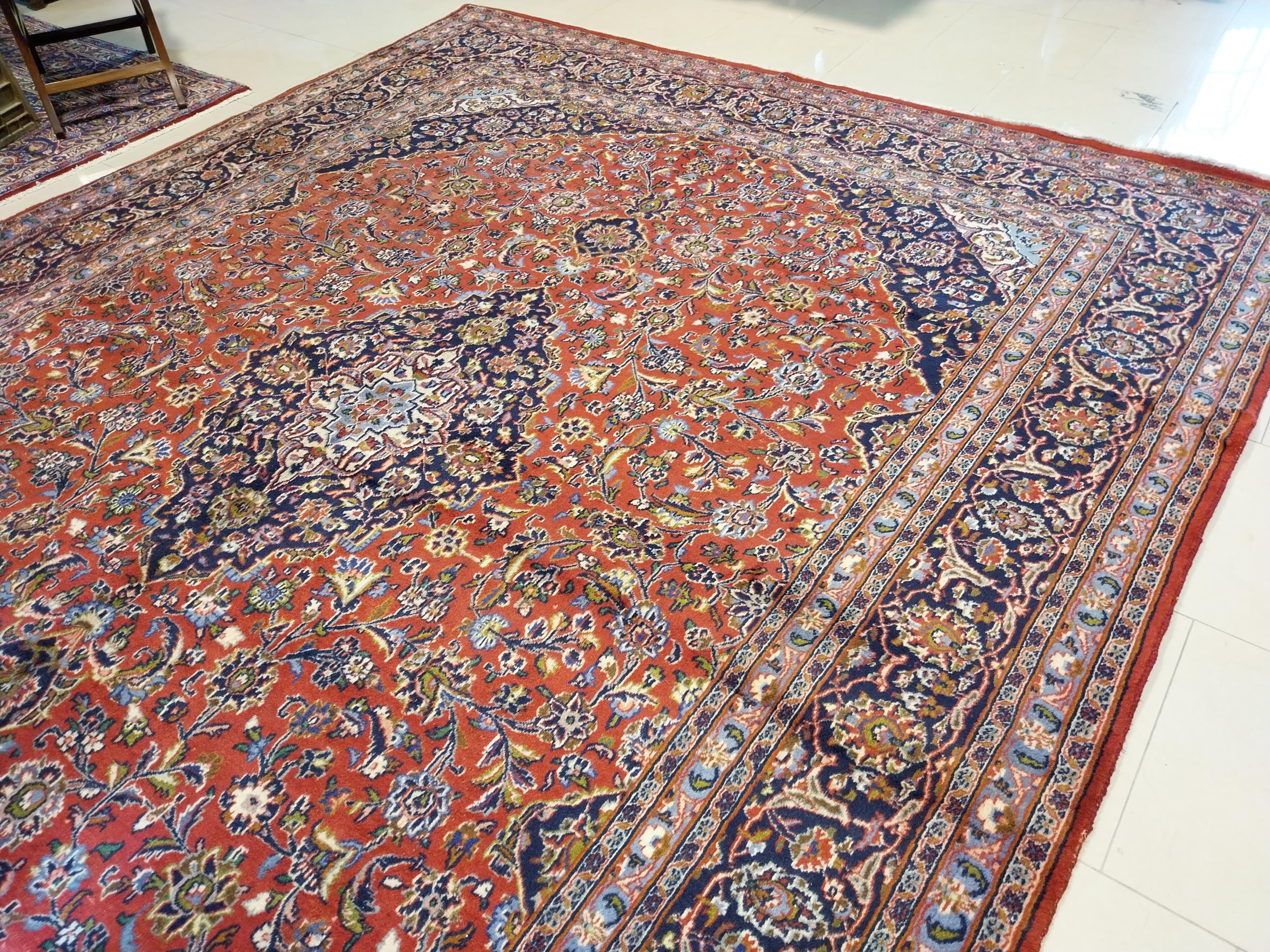 Good quality decorative Persian Keshann carpet square {400cm L x 300cm W} - Image 3 of 6