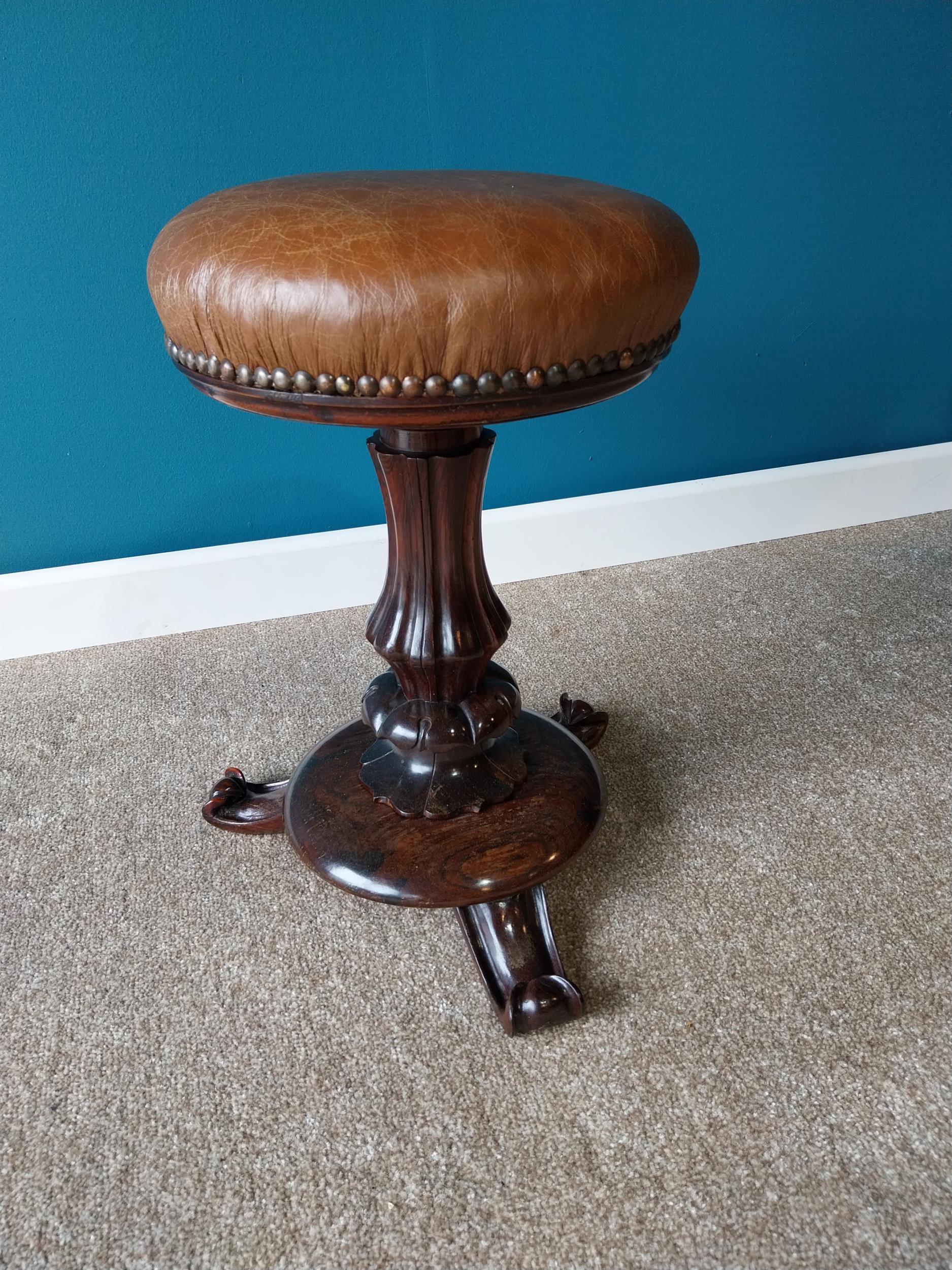 William IV rosewood revolving piano stool with leather upholstered seat {47 cm H x 34 cm Dia.}.
