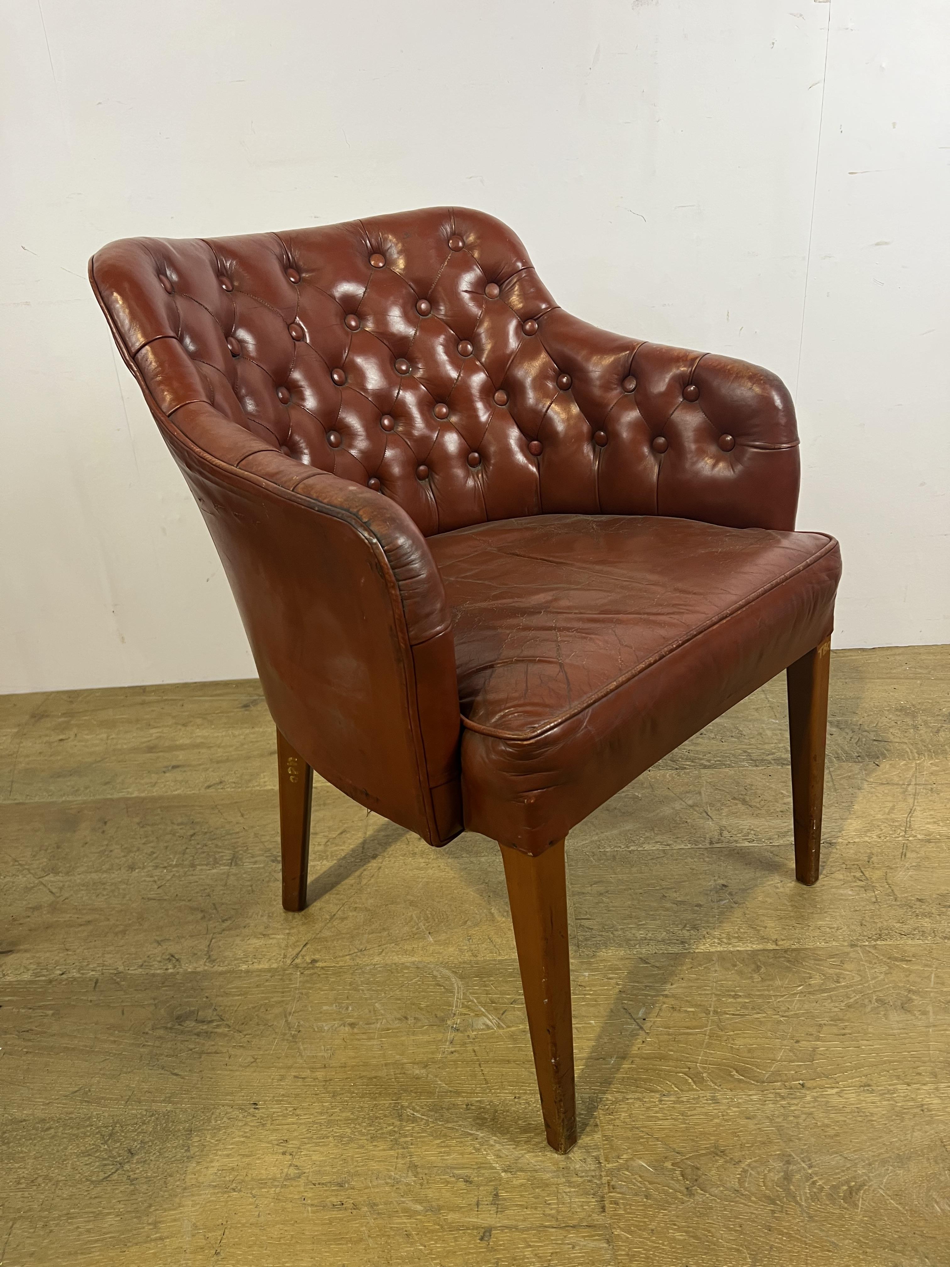 Hand dyed leather deep buttoned tub chair raised on square tapered legs {H 80cm x W 62cm x D - Image 3 of 3